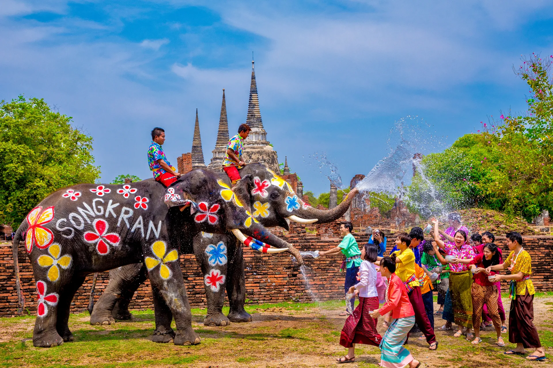 Ayutthaya-SongkranFestival(สงกรานต์กรุงเก่าเล่นน้ำกับช้าง)181735JM[P]